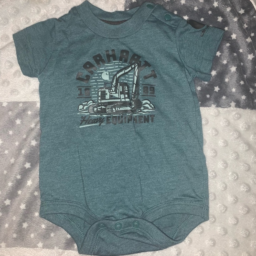 Carhartt “Heavy equipment” shirtsleeve onesie